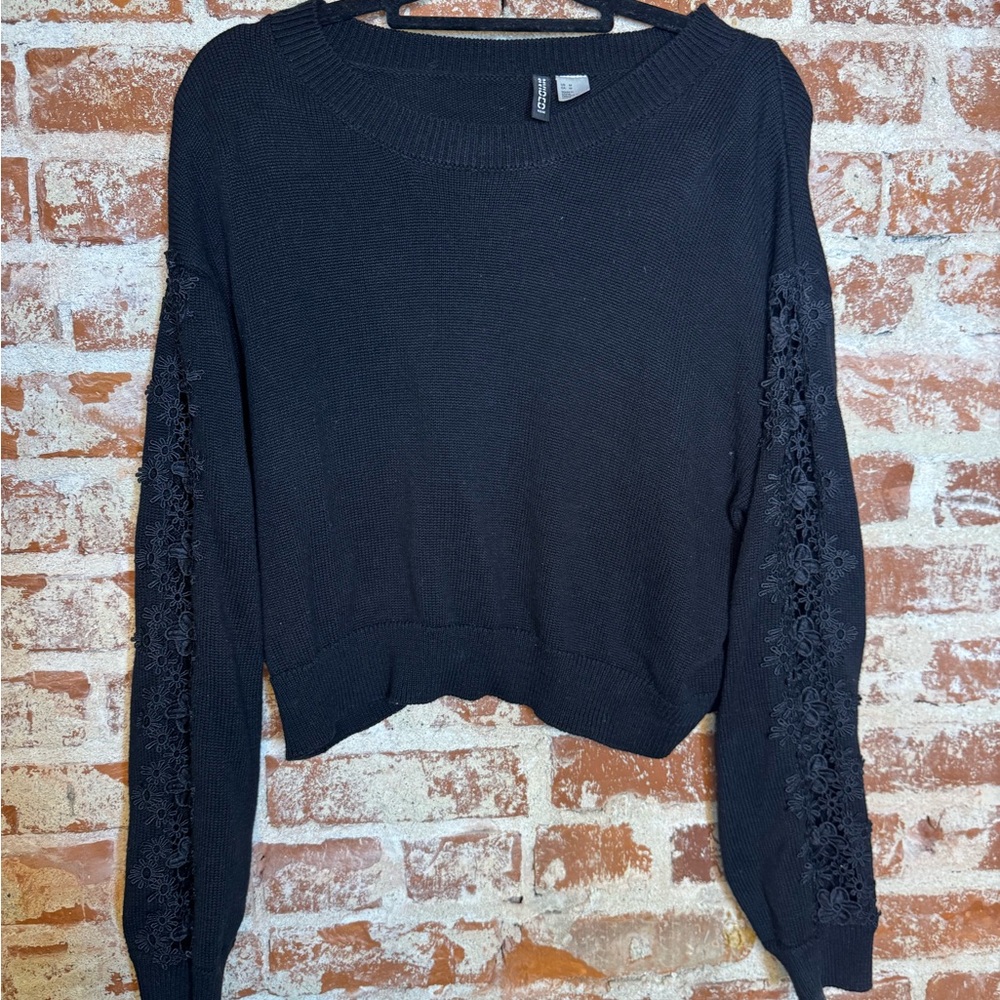 H&M Black Cropped Sweater with Lace Sleeves - Size Medium
